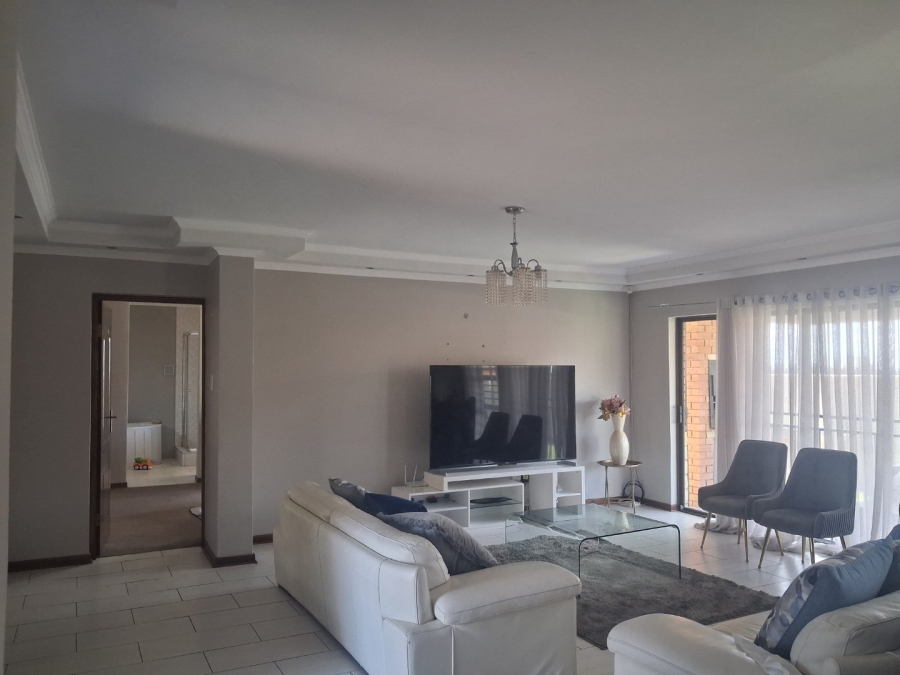 To Let 3 Bedroom Property for Rent in Hillside Free State